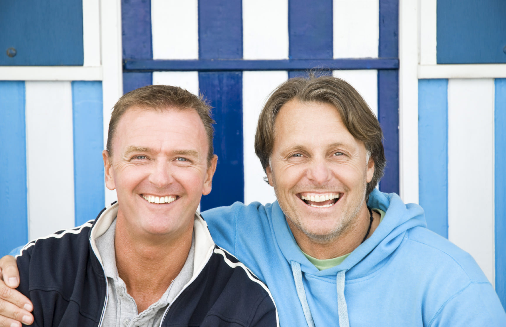Ein glückliches schwules Pärchen. ©corolanty – istockphoto.com